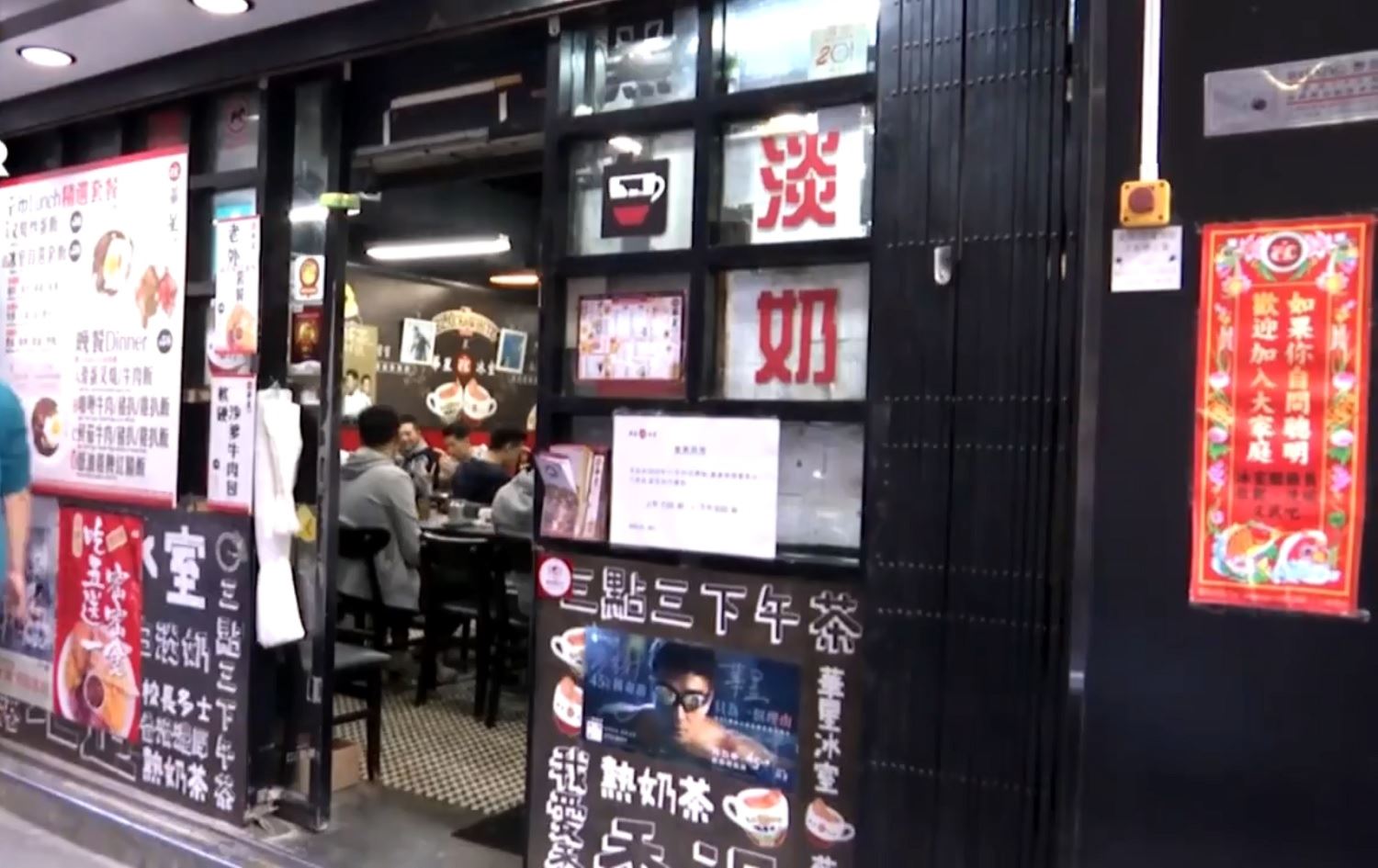 Hong Kongî xwaringeh û kafeyên Çînî boykot dikin