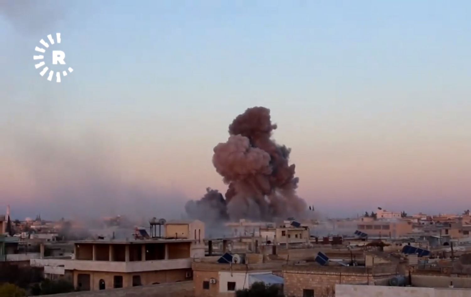 Firokeyên Rûsî li Idlibê du navçe bombebaran kirin: 8 kuştî û birîndar