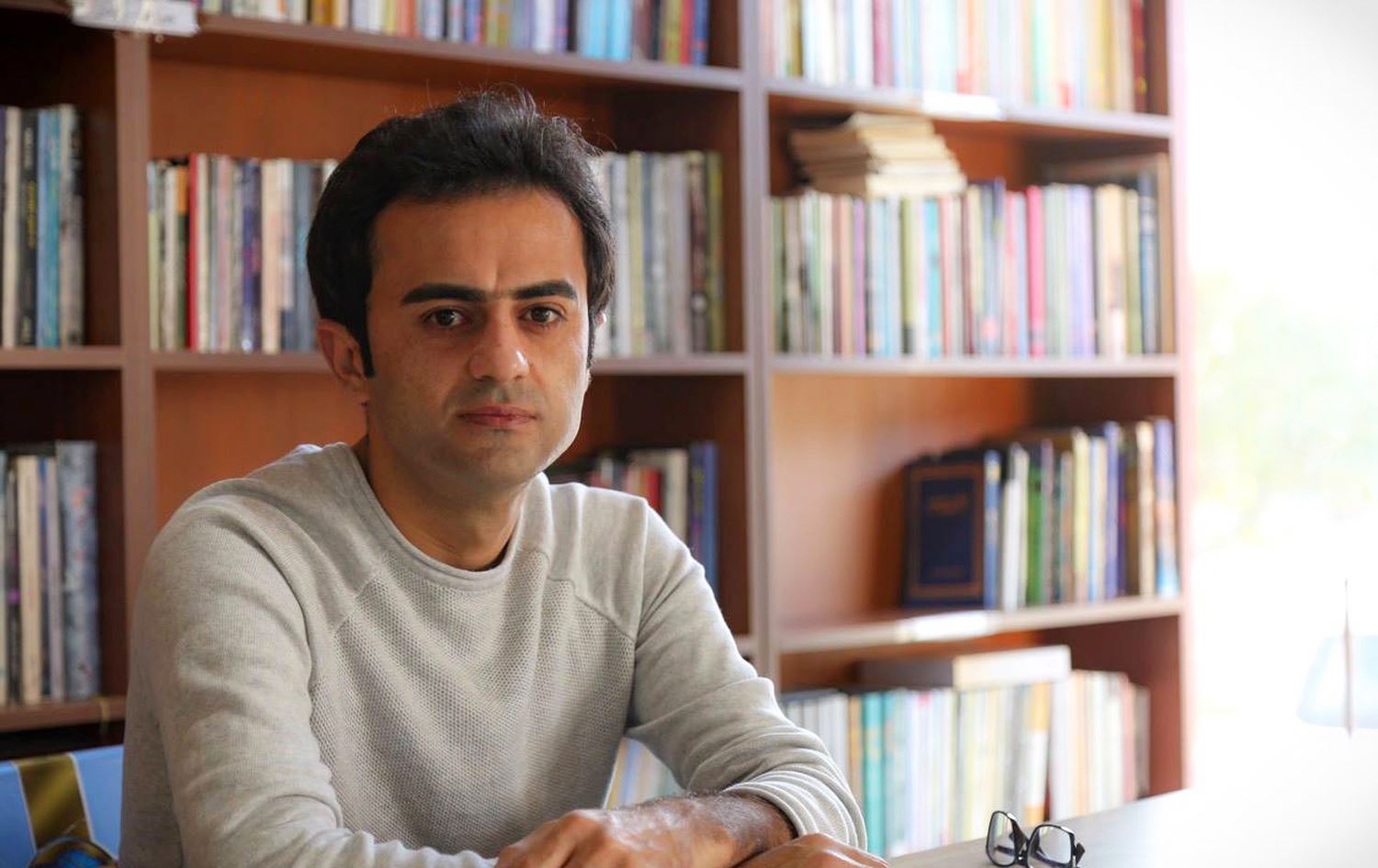 فەرهاد چۆمانی: هەموو رۆماننووسێک پەیامبەرێکە بە داماڵینی لە رەهەندە دینییەکەی