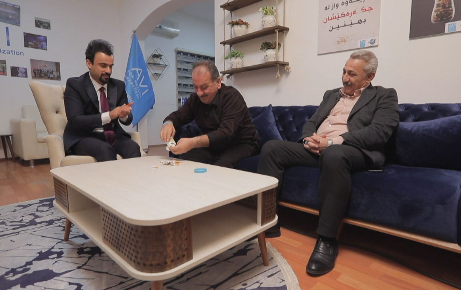 ئەحمەد جۆڵا لە چاڵێنجی ئەنتیتۆباکۆ داوا لە وەزیری پەروەردە دەکات واز لە جگەرەکێشان بهێنێت