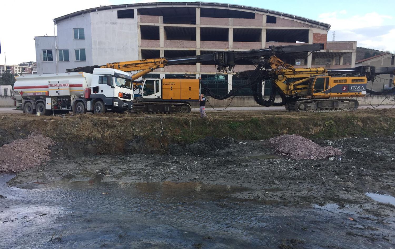 NATO'ya ait boru hattı delindi