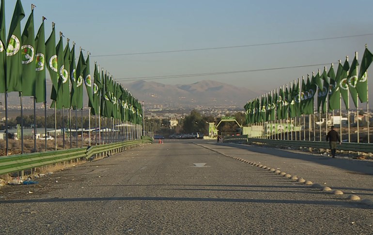 بەردەم هۆڵی کۆنگرەی چوارەمی یەکێتی - سلێمانی