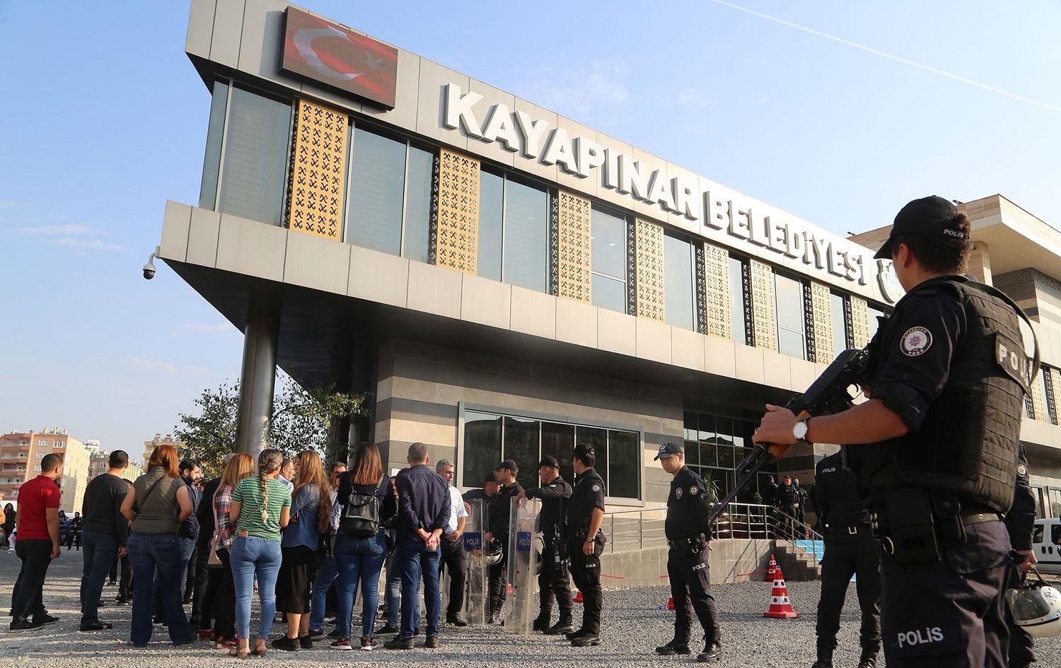 AMED – 6 karkerên şaredariyê ji kar hatin dûrxistin