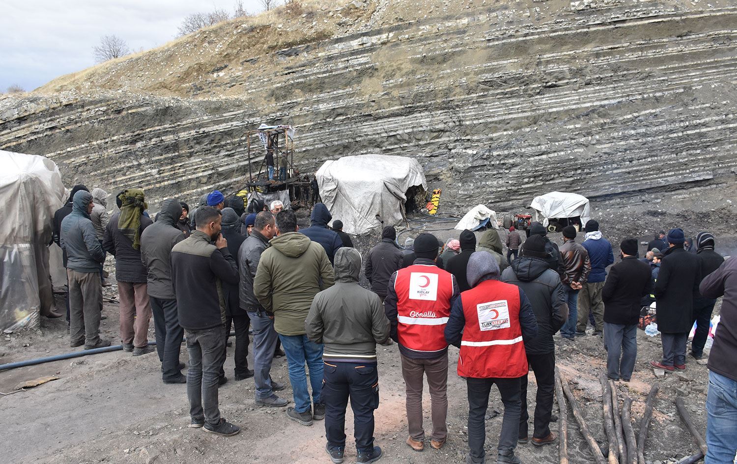 Termê karkerê di bin kana komirê de mabû hat derxistin