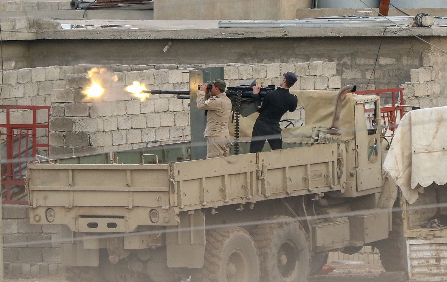 MÛSIL - 6 çekdarên DAIŞê hatin kuştin