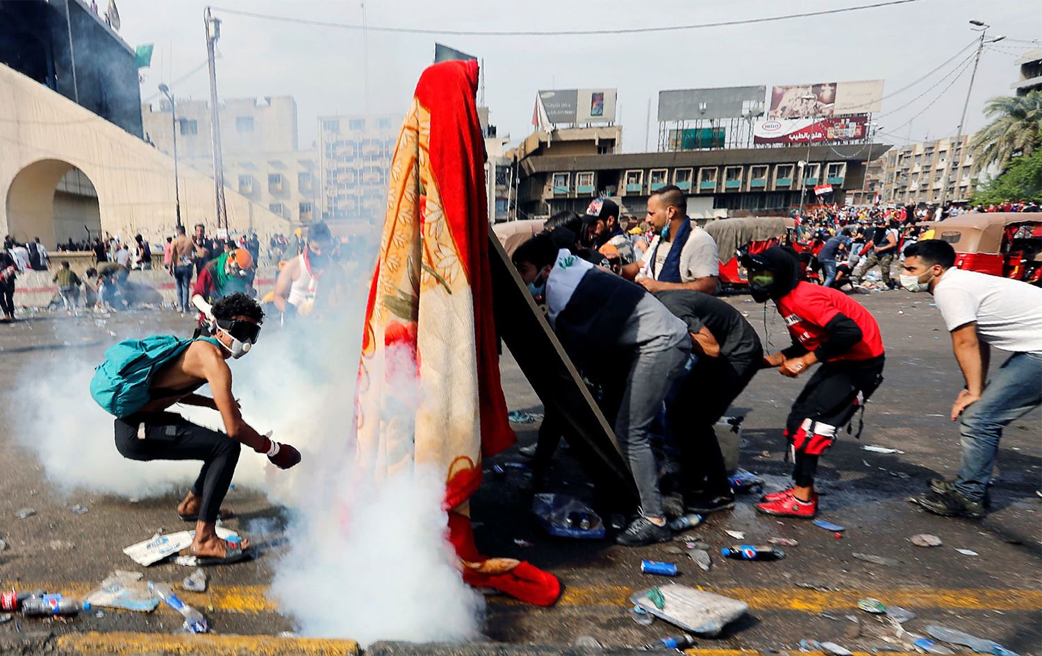Irak'ta gösteriler nedeniyle petrol üretimi askıya alındı