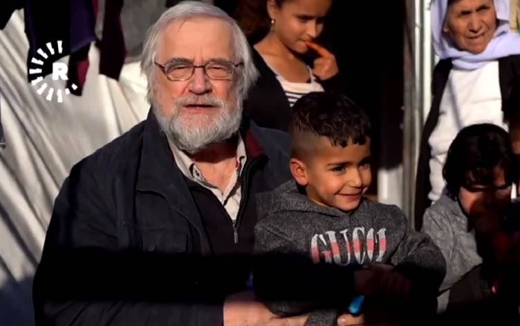 Alman rahip Ezidi Kürtlere 2015 yılından beri yardım ediyor