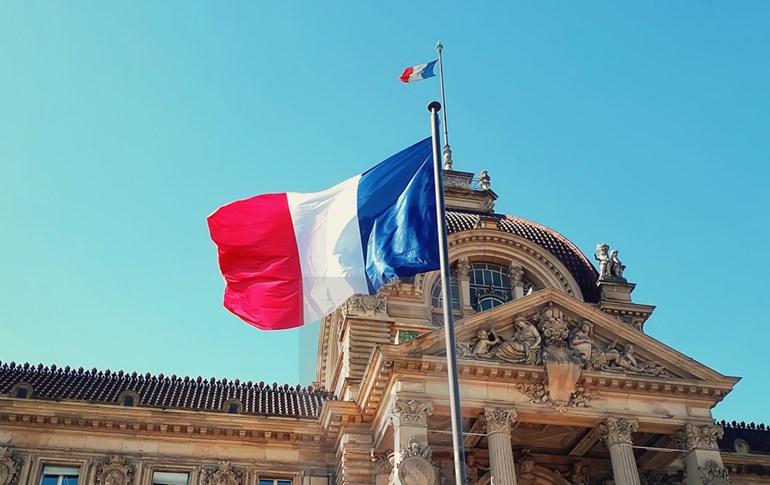 وەزیرێکی فەرەنسا: بە رووی جیهانێکی مەترسیدارتردا خەبەرمان بووەوە