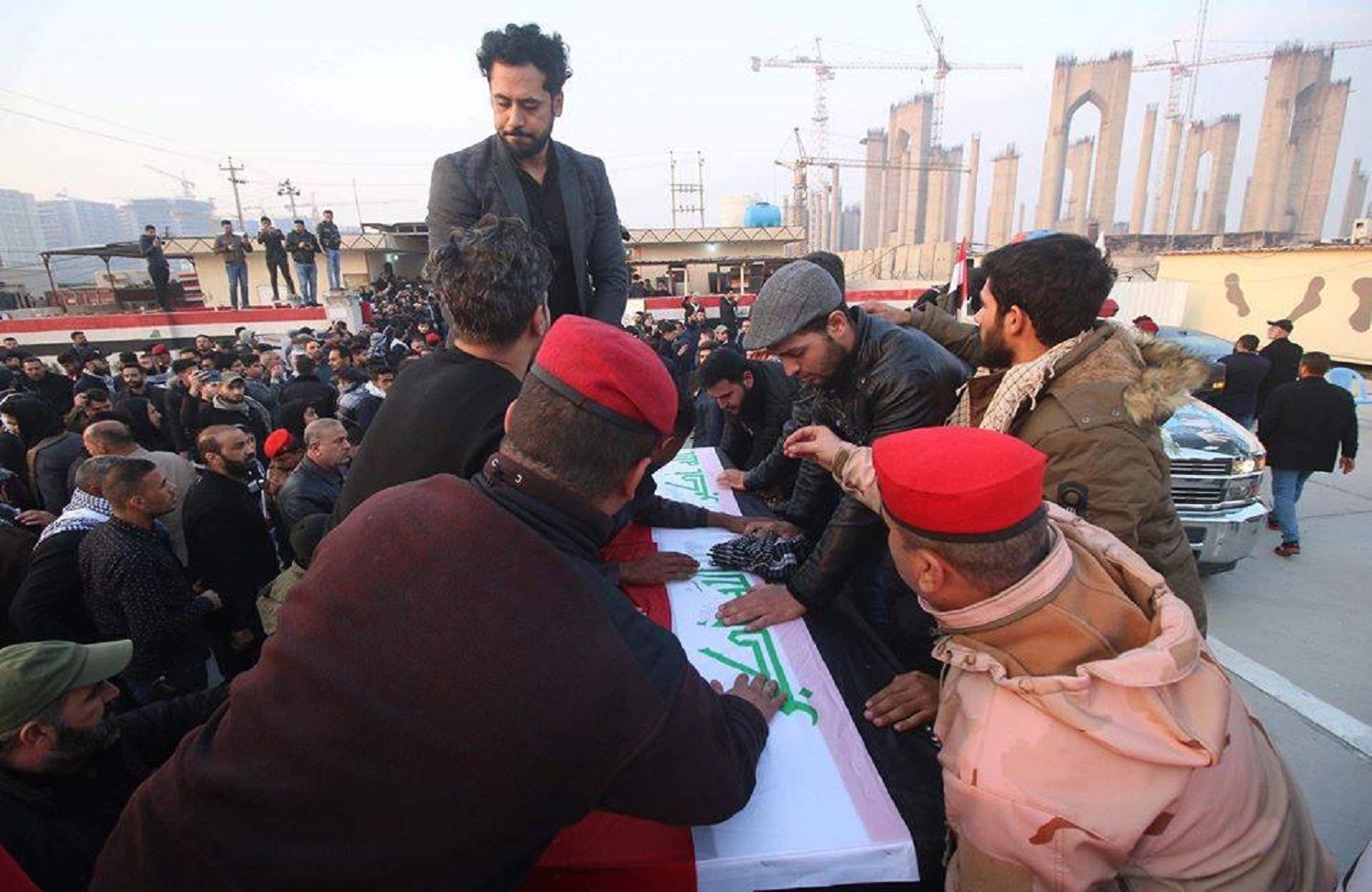 Bağdat’ta Süleymani ve Muhendis için resmi tören