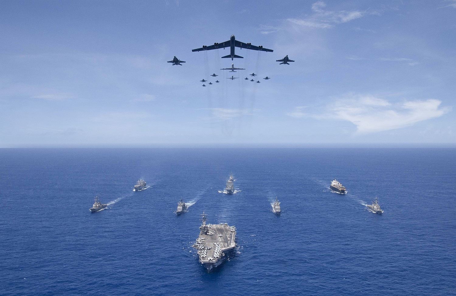 İngiliz ve ABD gemileri Hürmüz Boğazı'na sevk edildi