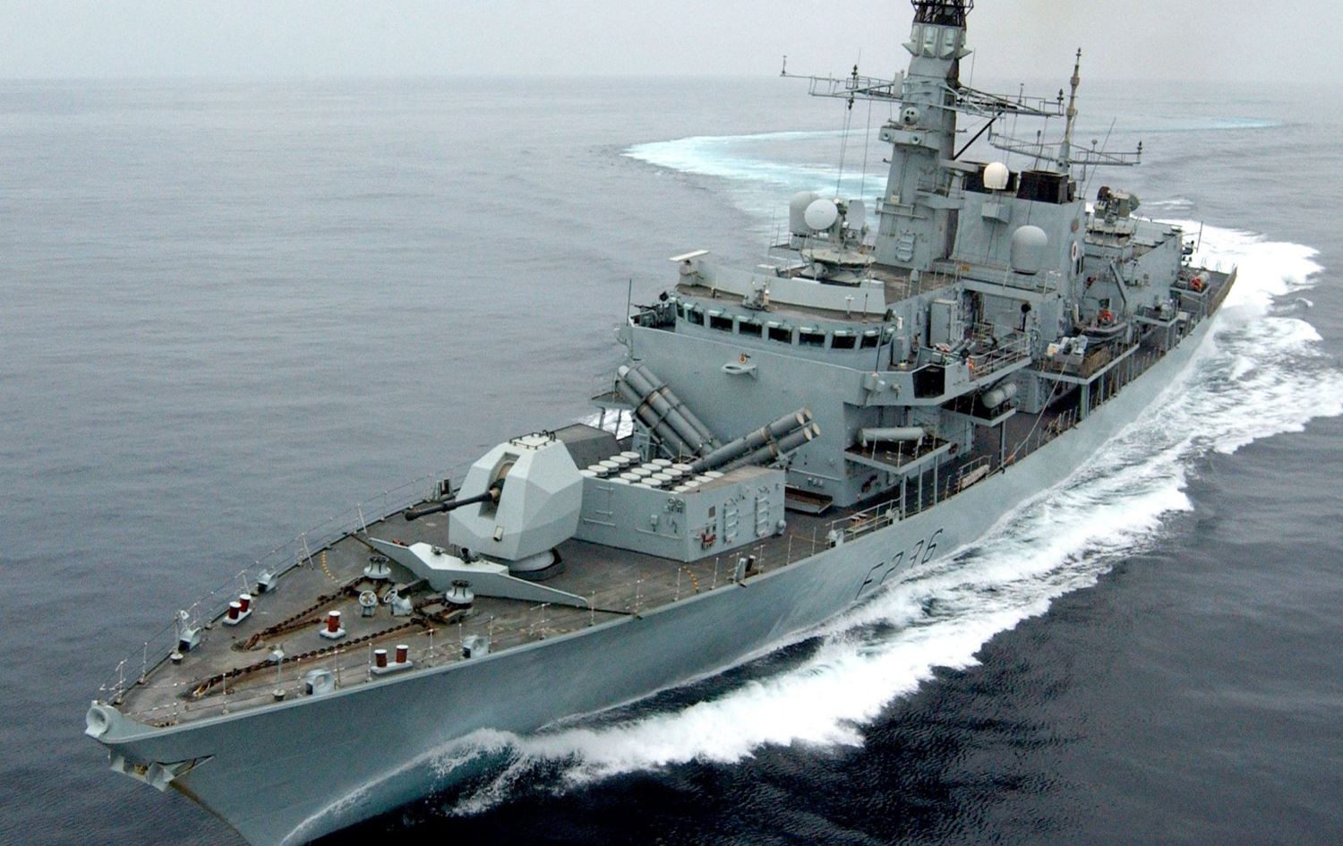 بەریتانیا کەشتی جەنگی دەنێرێتە کەنداو