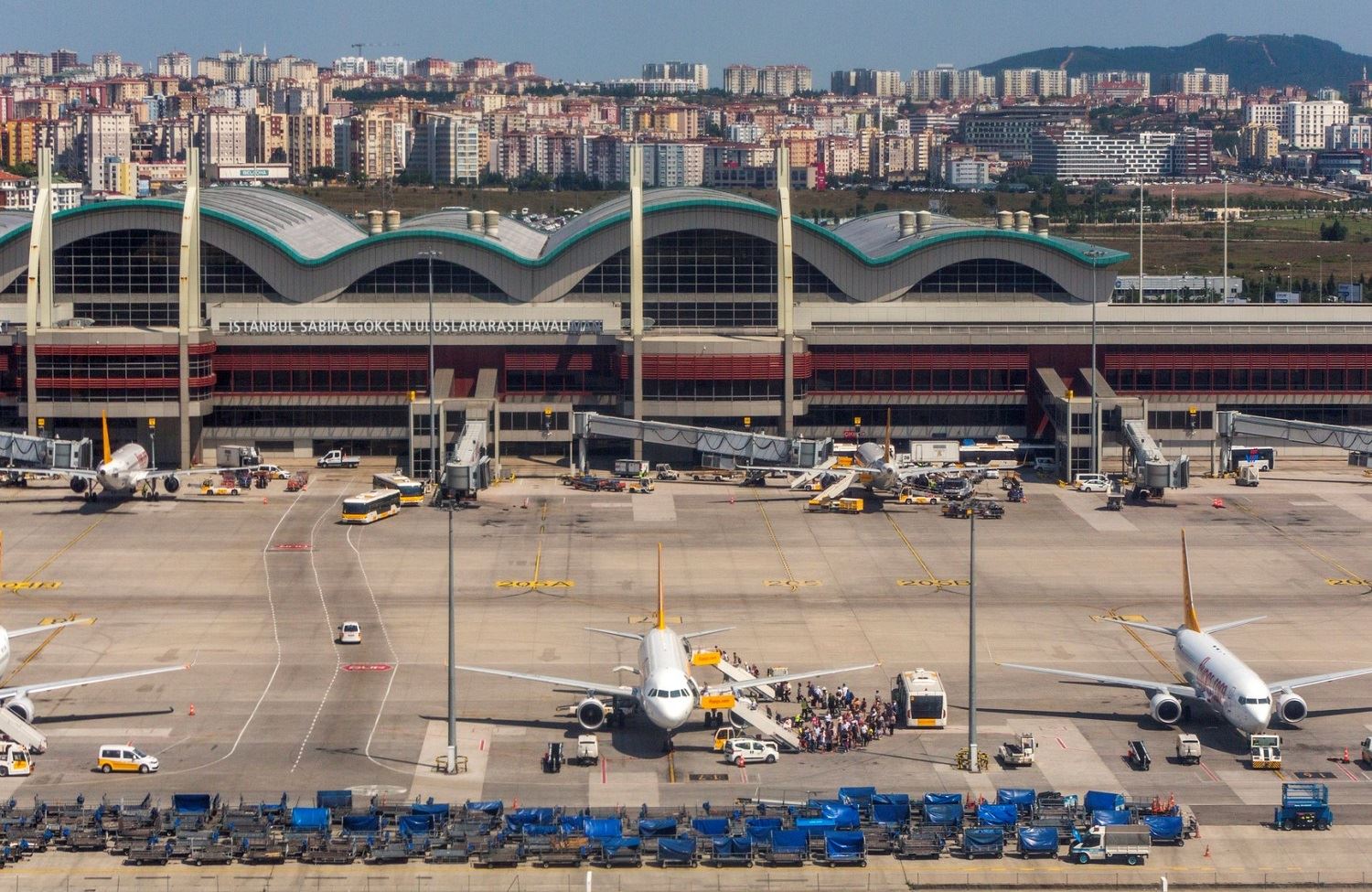 Sabiha Gökçek Havalimanı’nda hareketli saatler