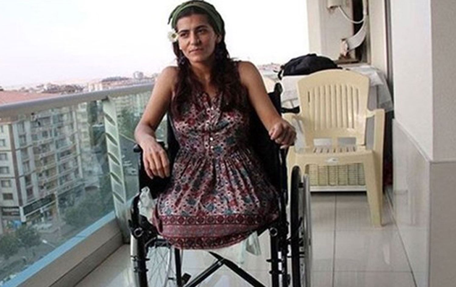 Kayyum, IŞİD saldırısında iki bacağını kaybeden Lisa Çalan’ı işten çıkardı