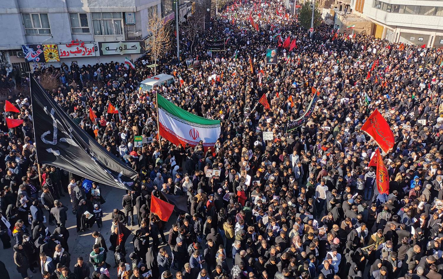 قتلى وجرحى بتدافع مشيعي قاسم سليماني في مدينة كرمان الإيرانية