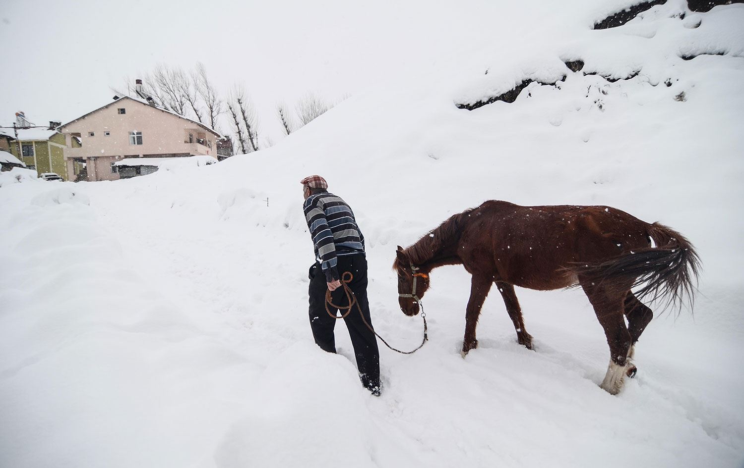 Kürt illerinde 116 köy yolu kapandı