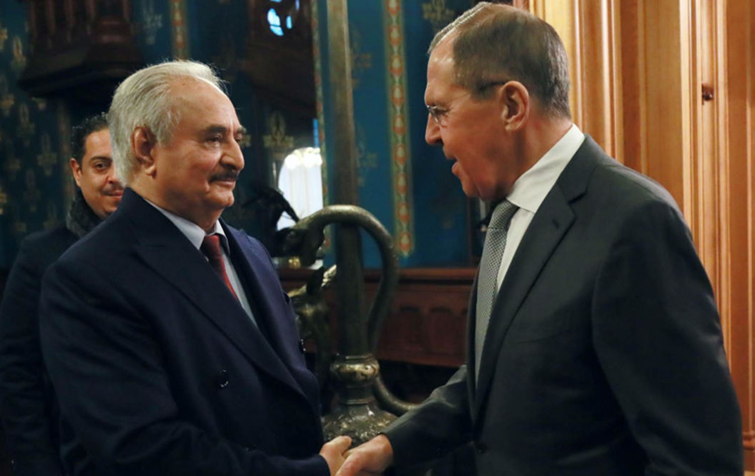 General Xelîfe Hefter agirbest îmze nekir û ji Moskowê derket