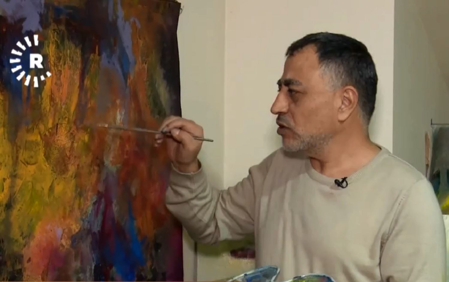 Şêwekar Omran 8 hezar km dûrî welatê xwe, hewl dide bibe rengê welatê xwe