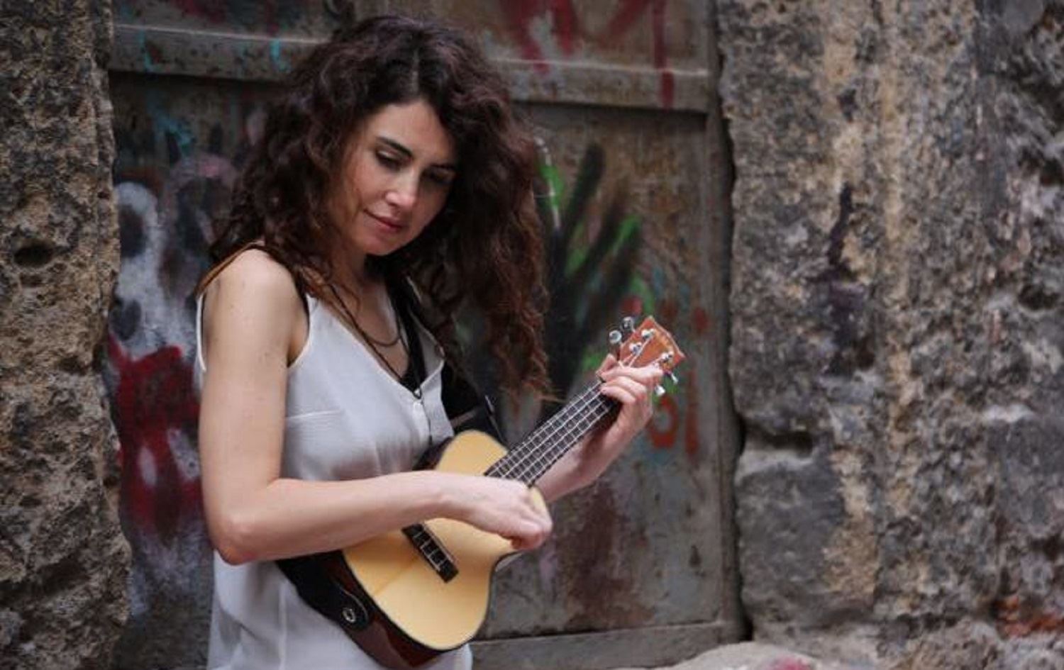 Hunermend Rewşan : Dixwazim li Kurdistanê konsertan saz bikim