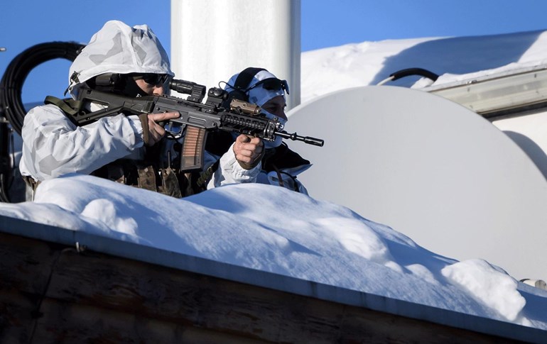 لە هەندێک شوێن لە داڤۆس خاڵی پشکنین دانراون. وێنە: AFP