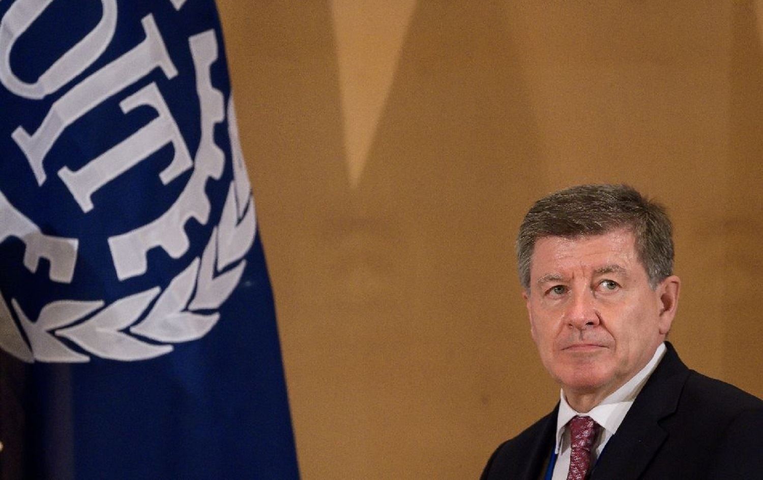 ILO: Nîvê xelkê cîhanê ji mûçeyê xwe nerazî ne