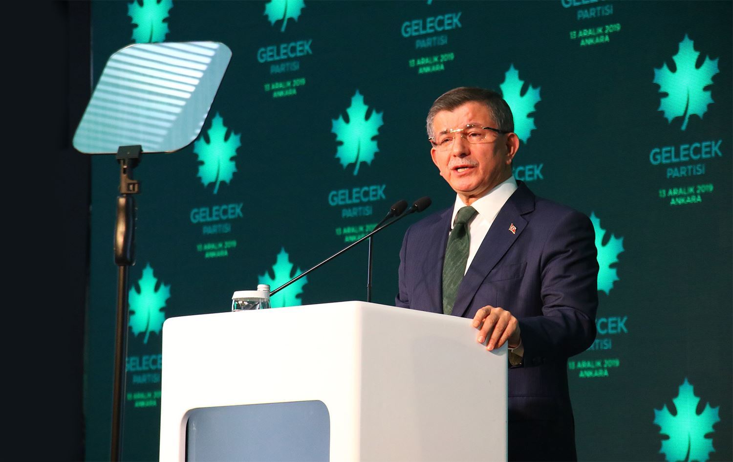 Davutoğlu’nun kurucusu olduğu vakfa kayyum atandı