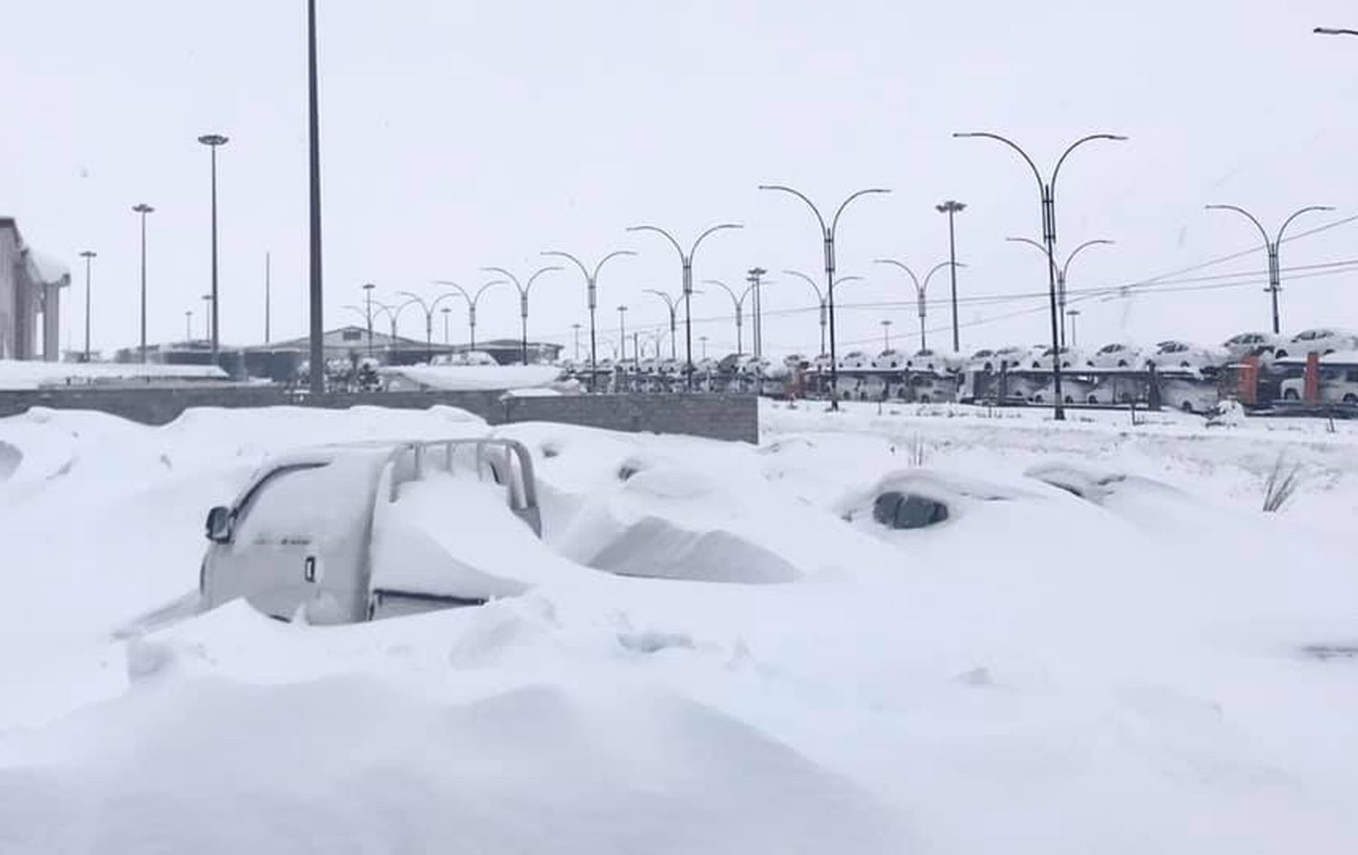 Tevgera bazirganî û geştyarî li sînorê Hacî Omeranê rawestiya