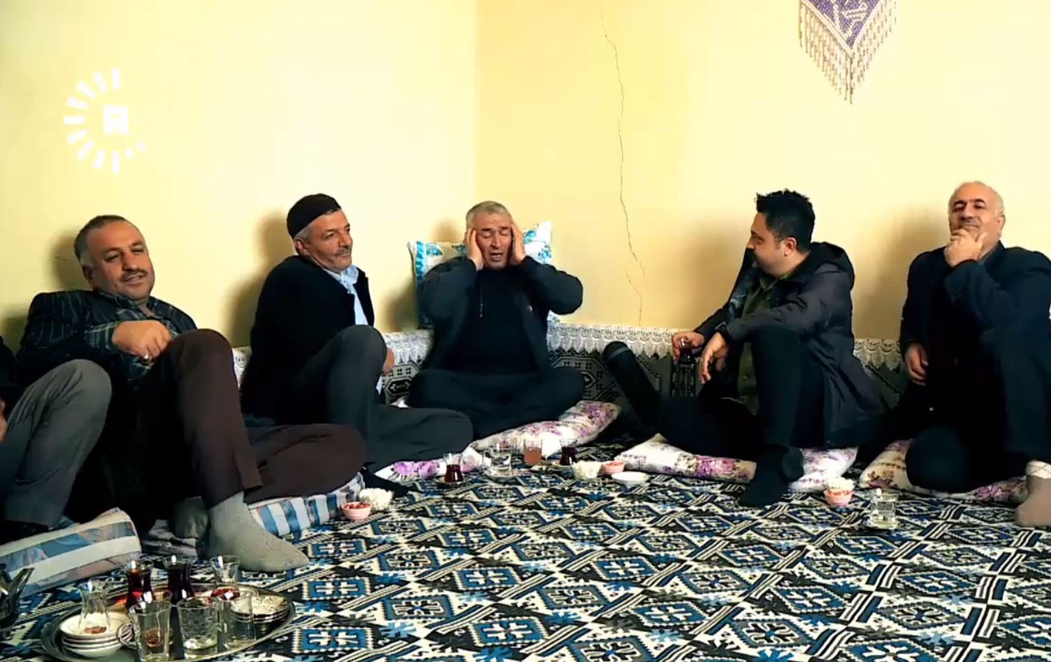 Serhadlı dengbêjler kadim geleneği yaşatmaya çalışıyor