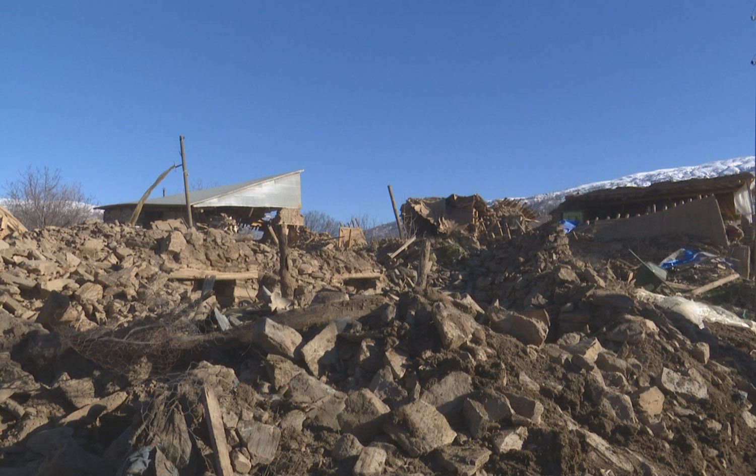 گوندێکی باکووری کوردستان بەهۆی بوومەلەرزەکەوە وێراندەبێت