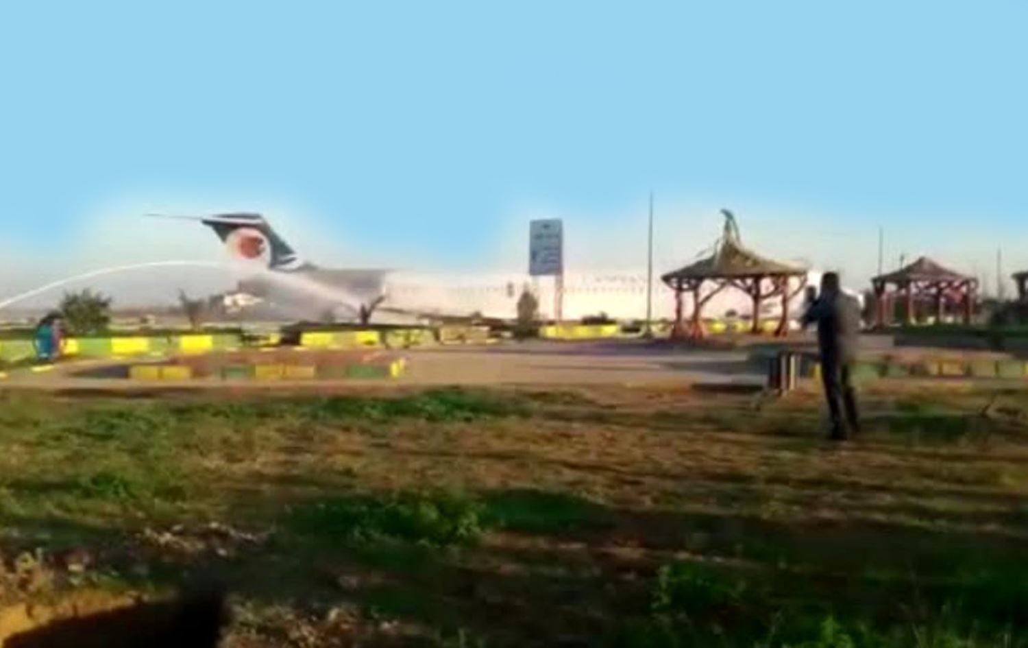 İran'da yolcu uçağı iniş sırasında pistten çıktı