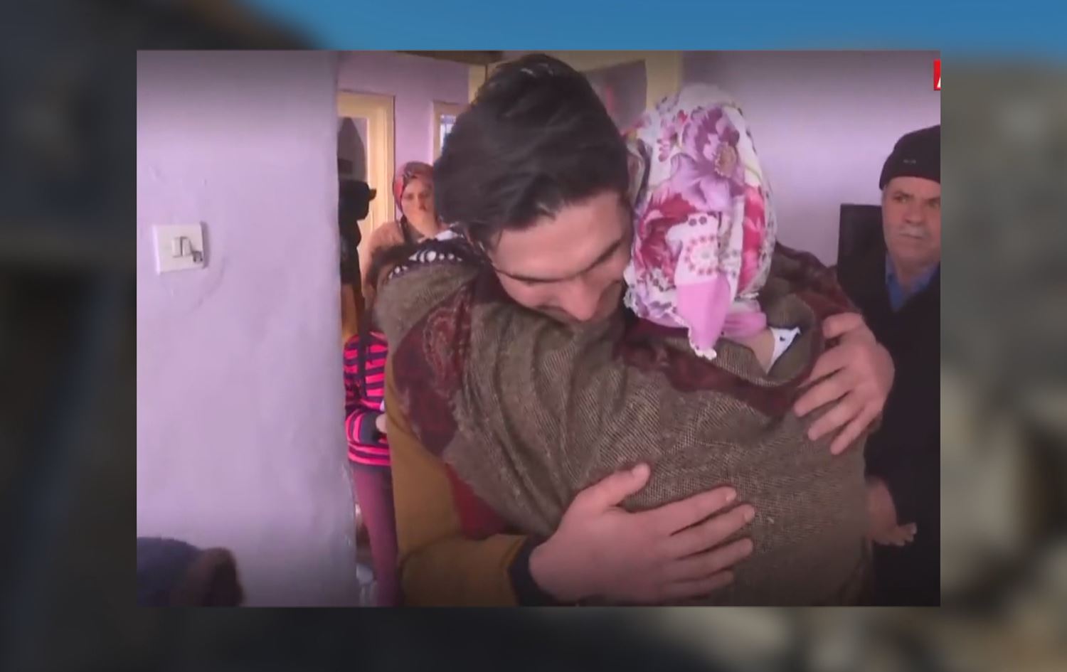 بەهۆی رزگارکردنی هەشت کەس لە بوومەلەرزەکەی خارپێت، تورکیا وڵاتینامە دەداتە پەنابەرێکی سووری