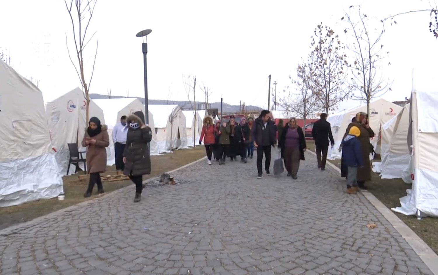 ELAZIĞ - Depremde evsiz kalanları beyaz çadırlarda kara günler bekliyor