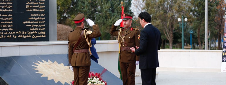 نێچیرڤان بارزانی تاجەگوڵینە لەسەر مۆنیۆمێنتی شەهیدانی یەکی شوبات دادەنێت 1-2-2019