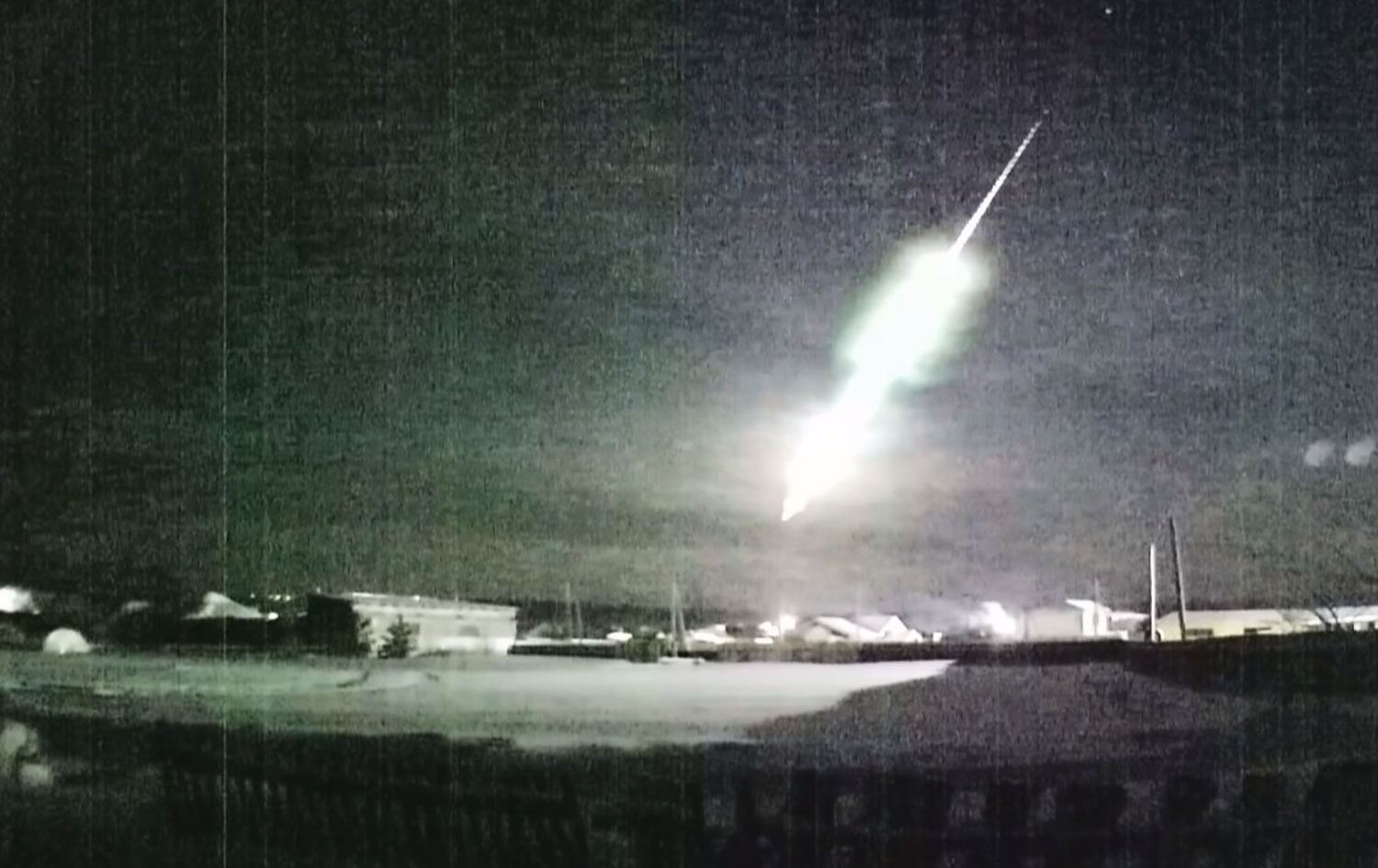 Rusya'da meteorün düşme anı görüntülendi