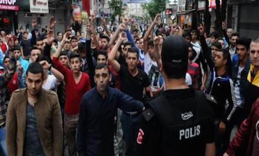 Suspected Turkish Ultra-Nationalists Attack Kurds Campaigning for Ocalan Release
