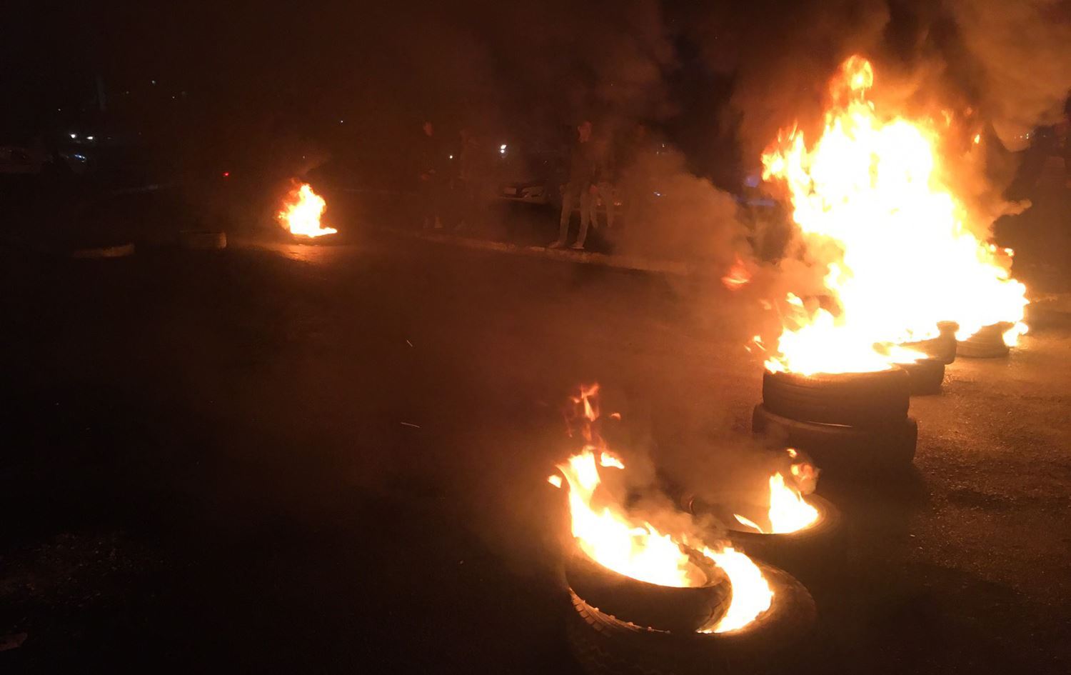 Irak'ın Nasıriye kentinde göstericilerin arasına ses bombası atıldı