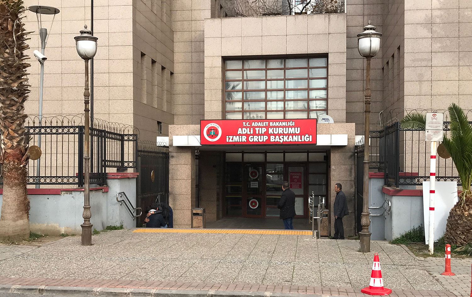 İzmir'de Suriyeli hamile kadın ve 5 yaşındaki oğlu evde ölü bulundu