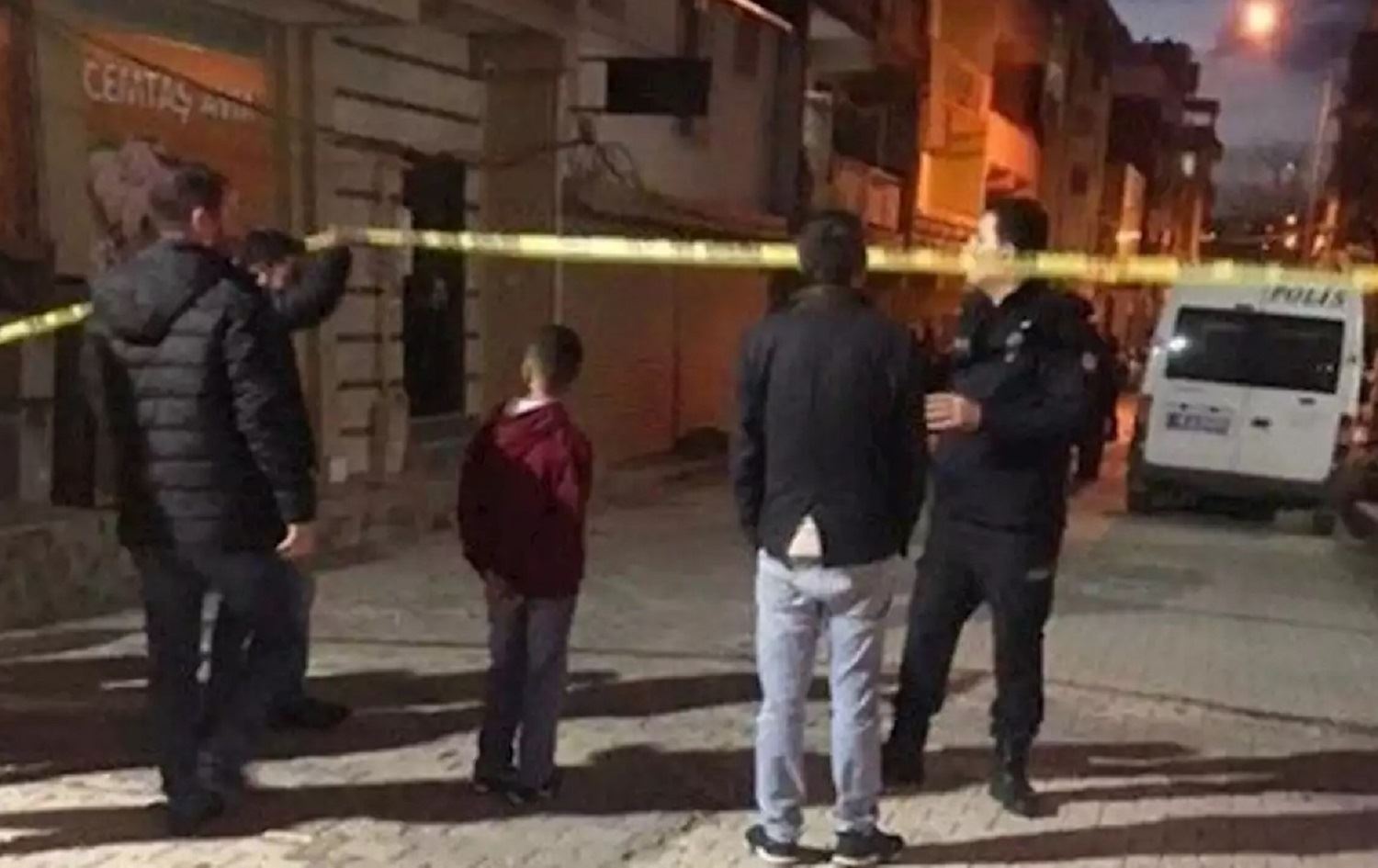 Li Izmîrê jineke Sûriyeyî û kurê wê yê 5 salî di mal de mirî hatin dîtin