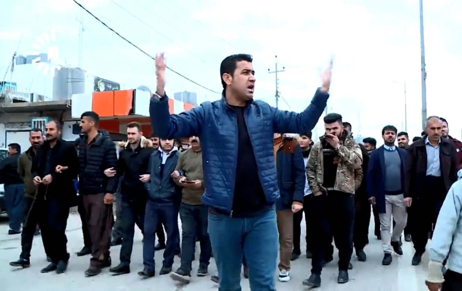 بەشێک لە دانیشتووانی عەربەت گردبوونەوە؛ سێ ساڵە سووتەمەنی دابەشنەکراوە