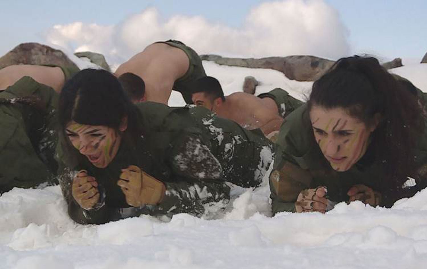 Kadın Peşmergeler en zor koşullarda eğitim görüyor