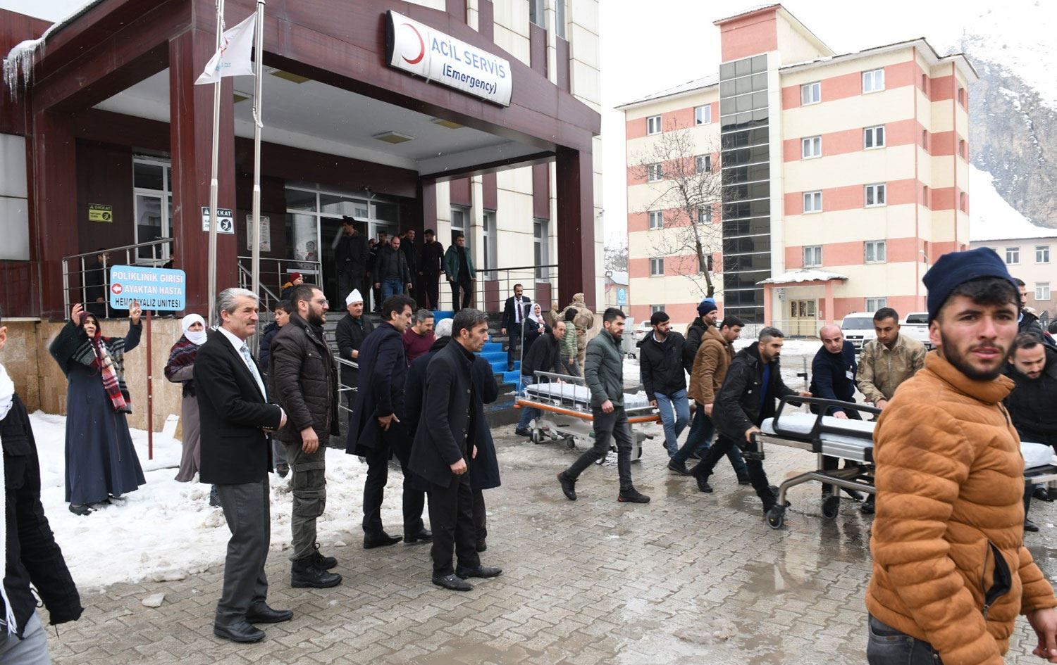 Bahçesaray Belediye Başkanı: 25 kişi yaralı olarak Van’a ulaştırıldı