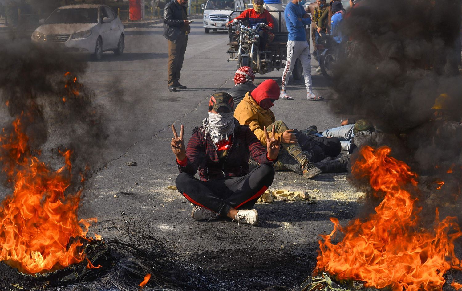 Necef kentindeki gösterilere Sadr yanlıları müdahale etti: 8 ölü
