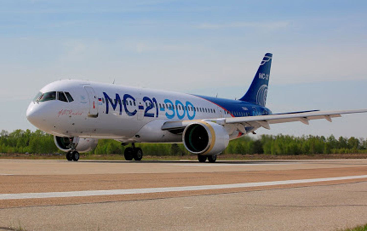 Hava savunma sisteminin kilitlendiği Rus yolcu uçağı acil iniş yaptı