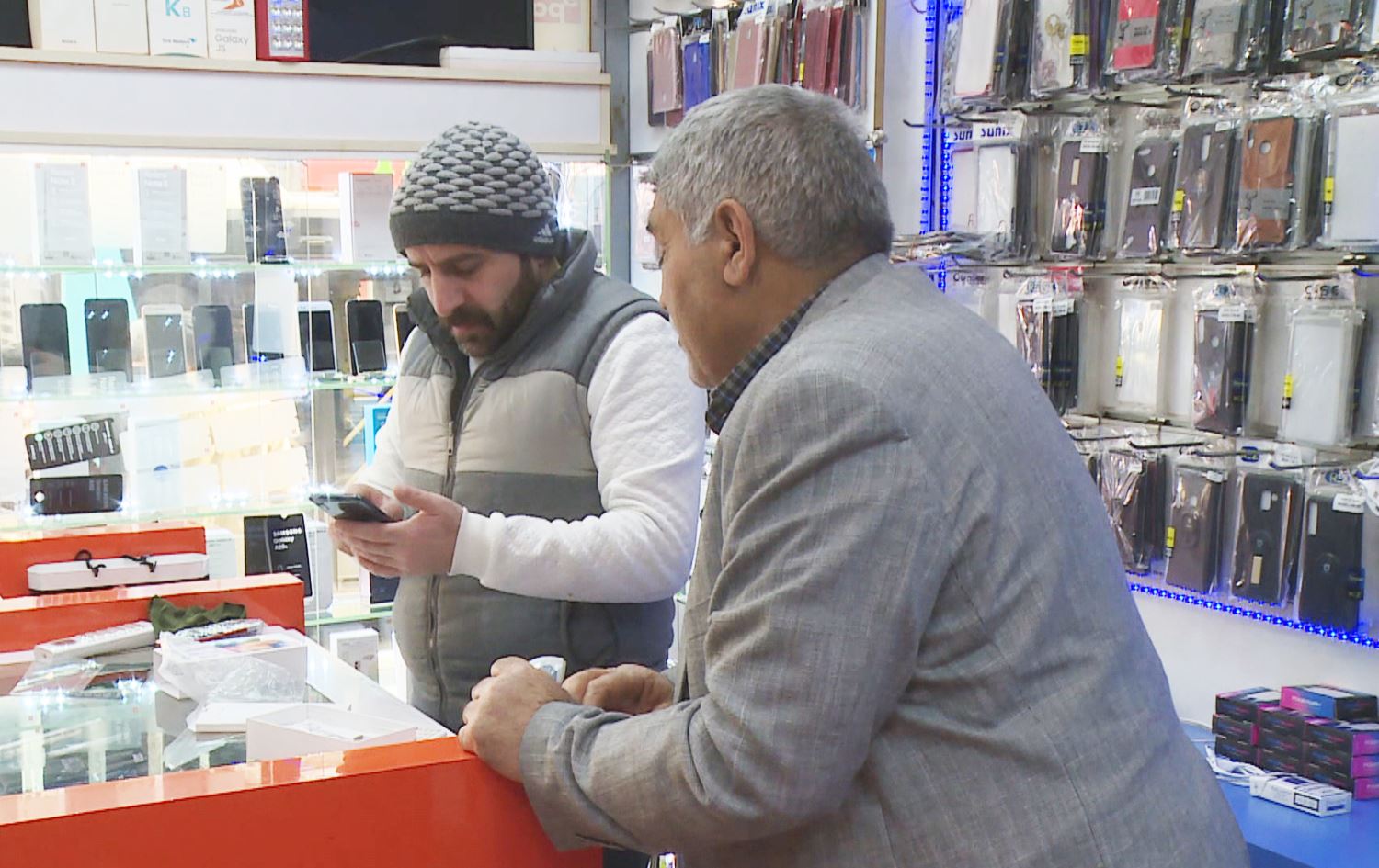 لە ئامەد هاونیشتمانیان لە ترسی کۆرۆنا کاڵا و کەلوپەلی چینی ناکڕن