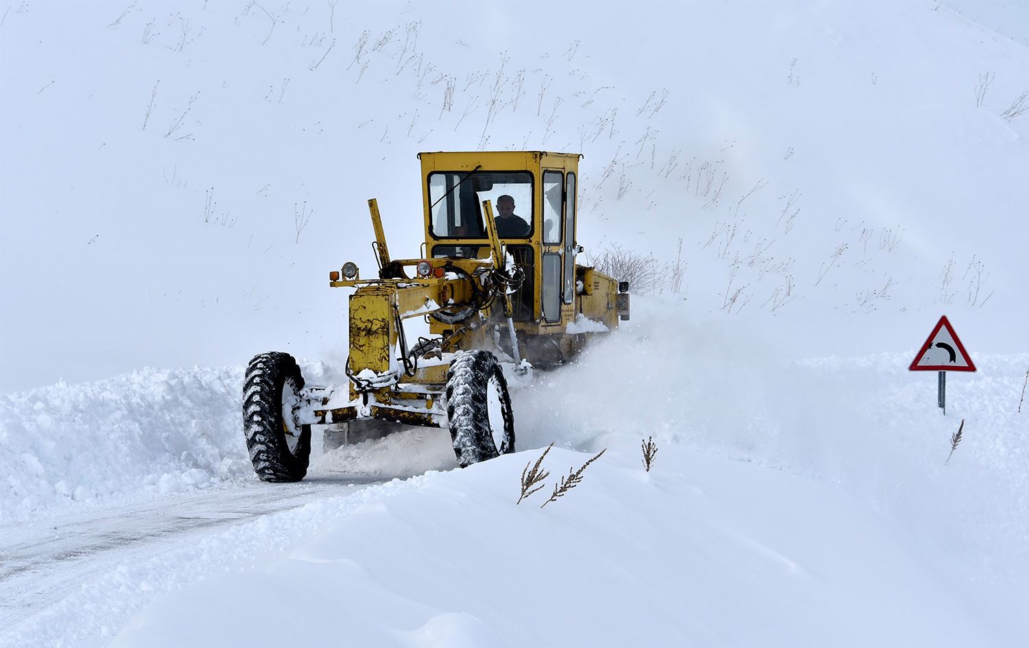 Erzincan'da 280 köy yolu ulaşıma kapandı