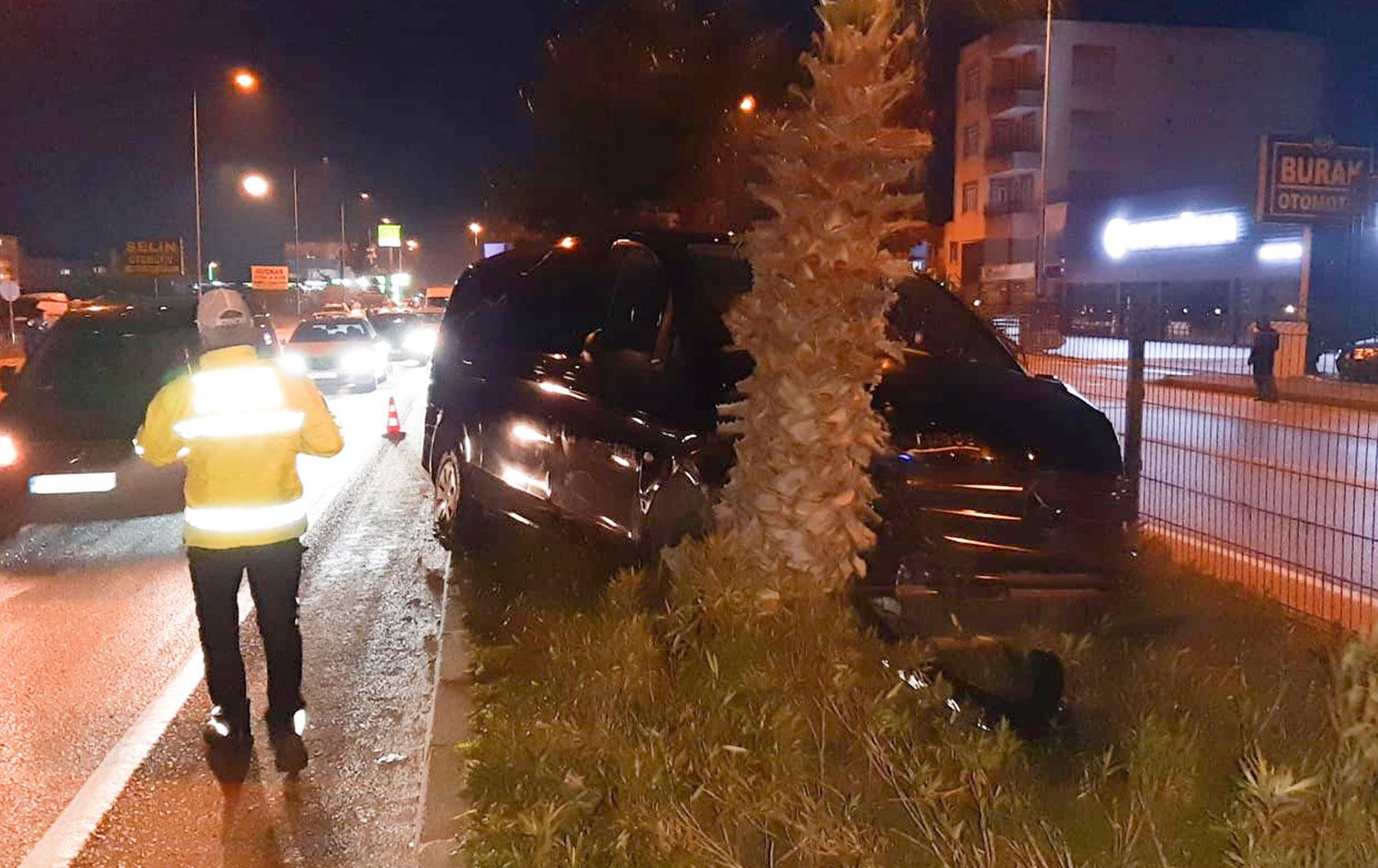 AK Parti Genel Başkan Yardımcısı Özhaseki, trafik kazasında yaralandı