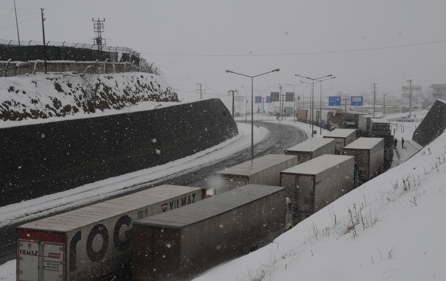 Habur Sınır Kapısı bağlantı kara yolu ulaşıma kapandı