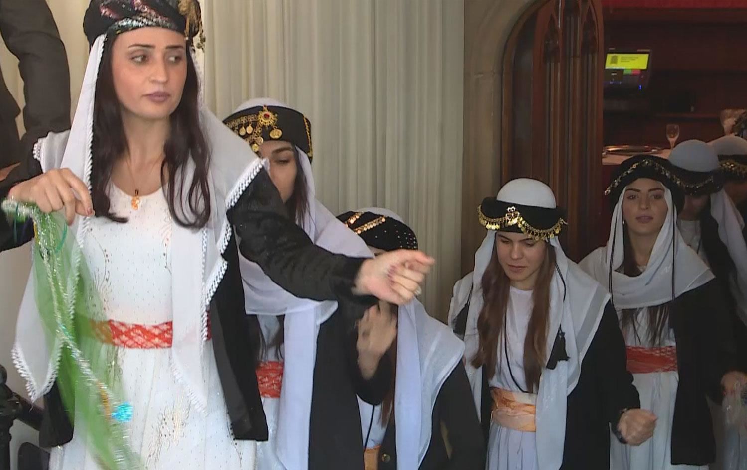 Koroya Jinên Êzidî li Mala Lordên Brîtanî konsertek saz kir