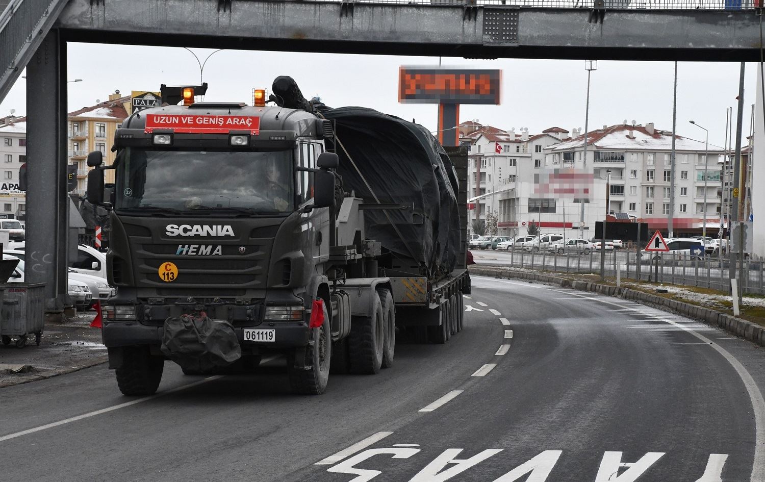 Tirkiye çekên giran dişîne bo ser sînorê Sûriyê
