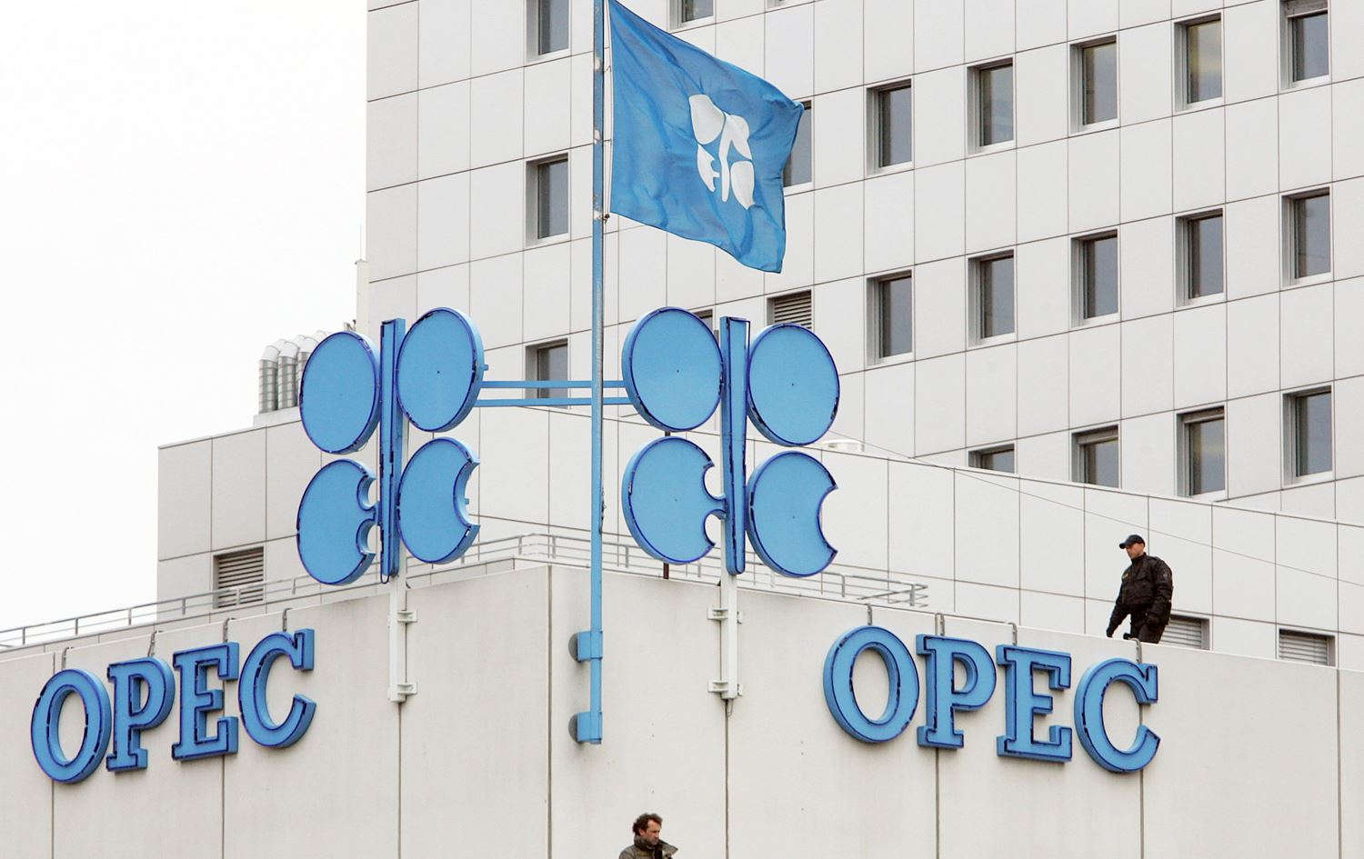 كۆرۆنا ئۆپێك ناچار دەکات کۆببێتەوە