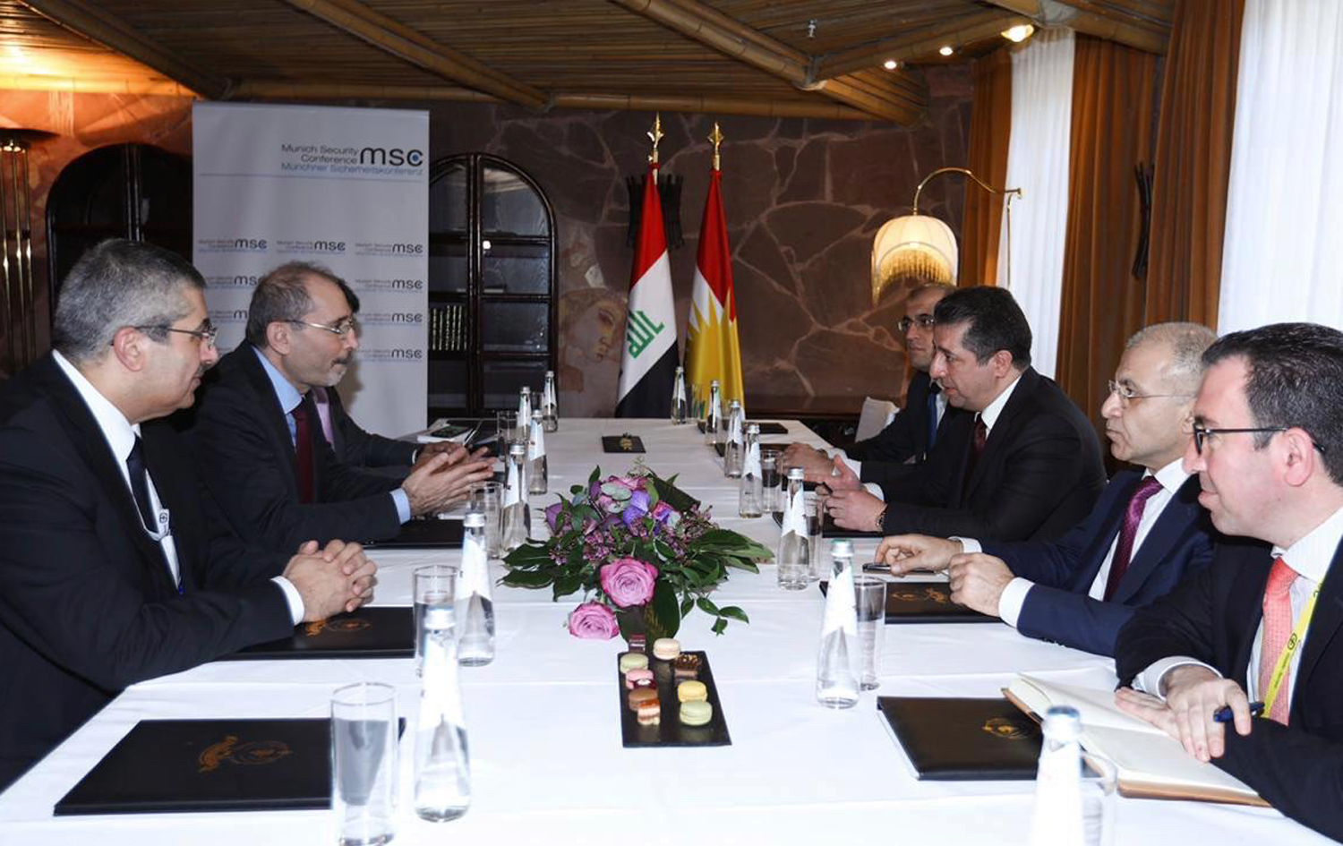 کۆبوونەوەی مەسرور بارزانی، سەرۆکوەزیرانی هەرێمی کوردستان لەگەڵ ئەیمەن سەفەدی، وەزیری دەرەوەی ئوردن